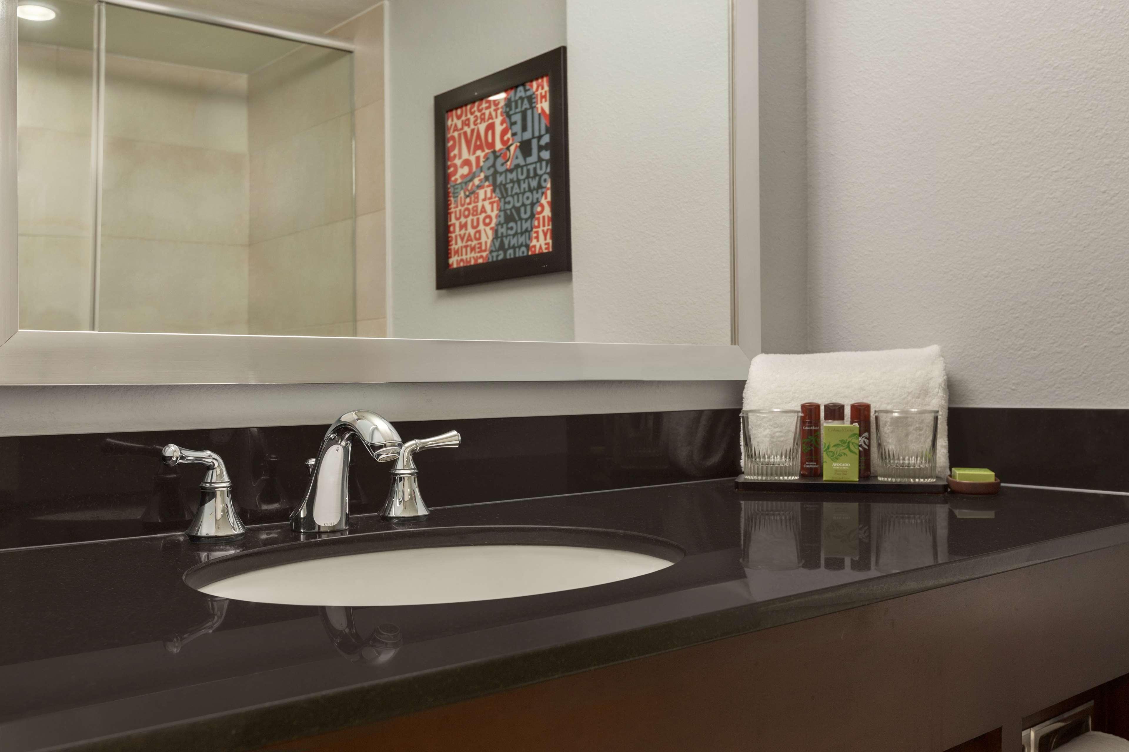 Embassy Suites Baton Rouge Dış mekan fotoğraf
