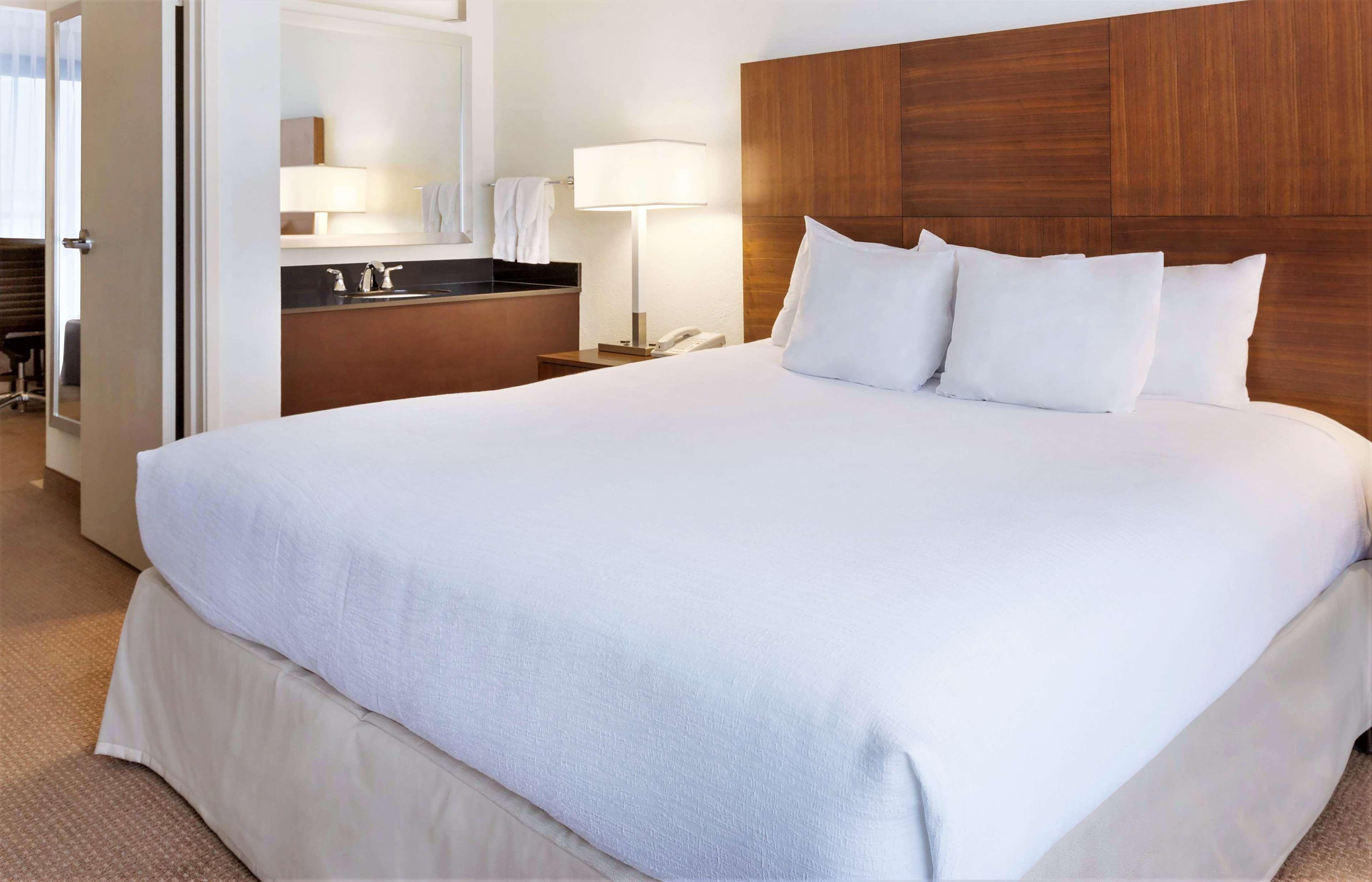 Embassy Suites Baton Rouge Dış mekan fotoğraf