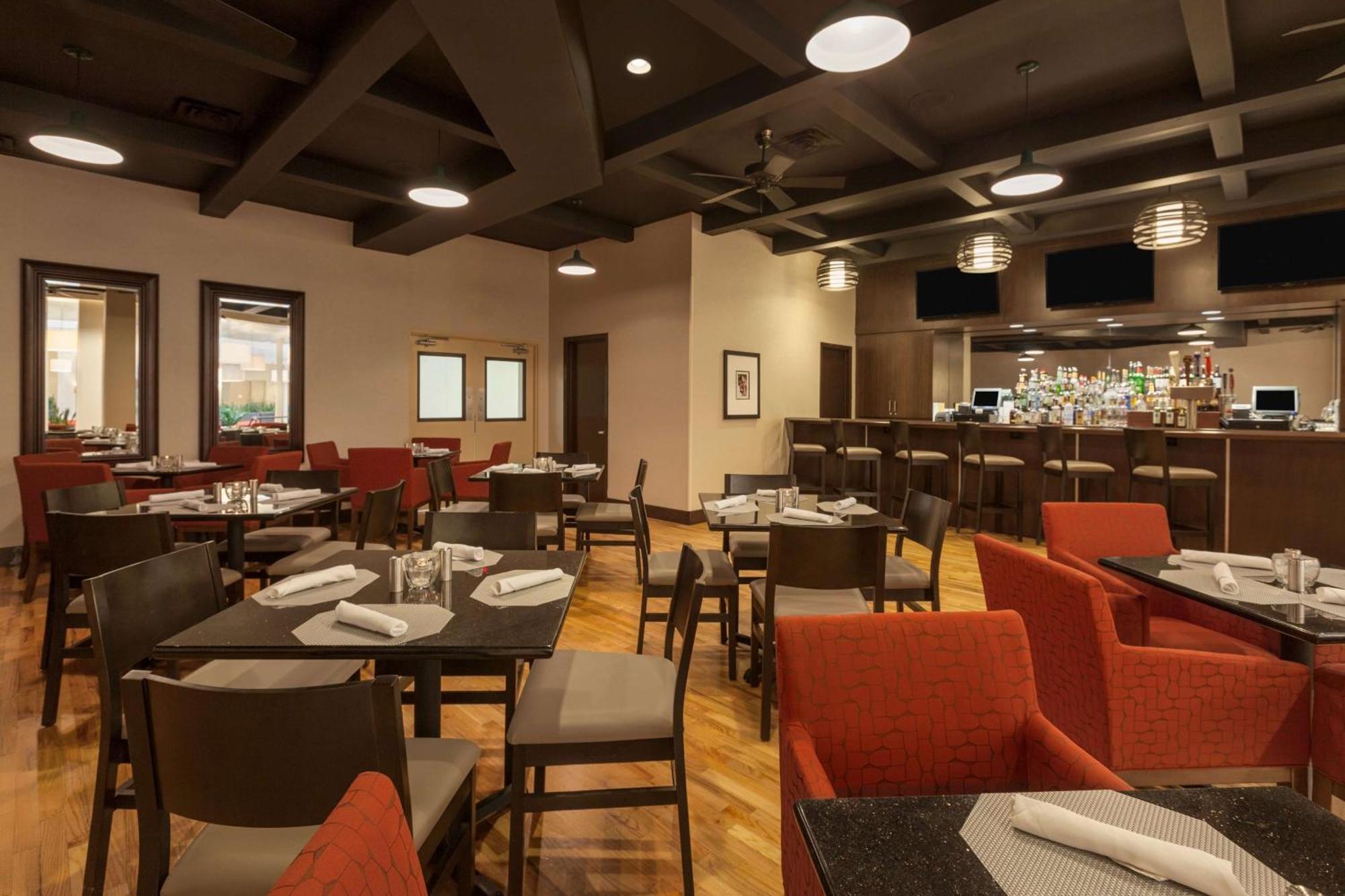 Embassy Suites Baton Rouge Dış mekan fotoğraf