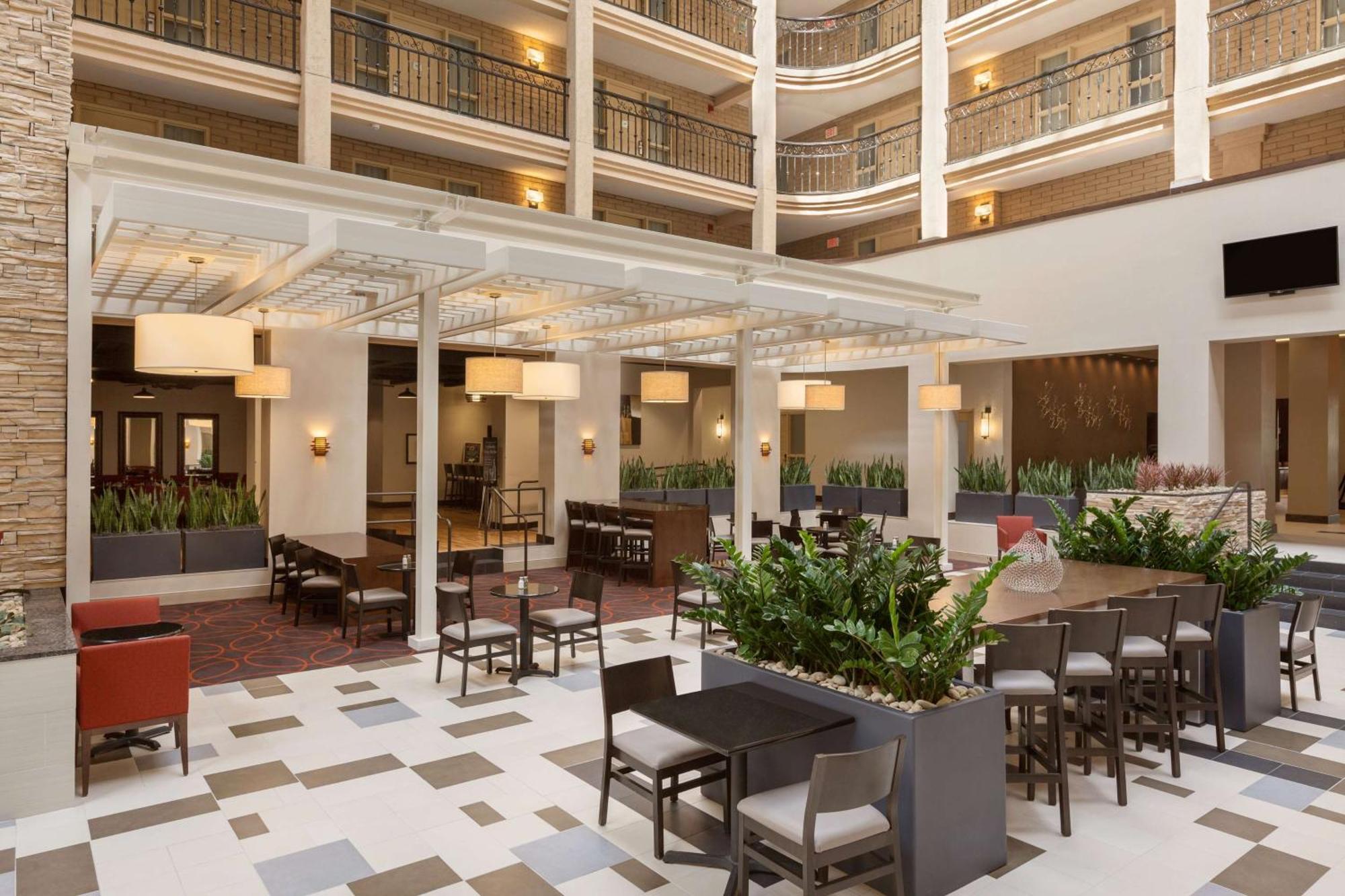 Embassy Suites Baton Rouge Dış mekan fotoğraf