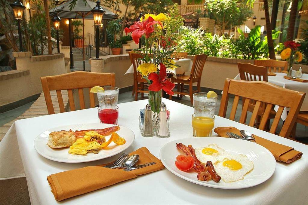 Embassy Suites Baton Rouge Restoran fotoğraf